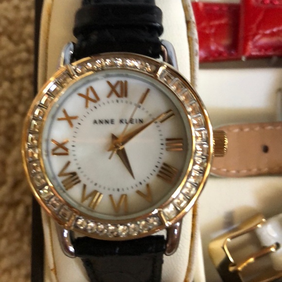 Watch - Picture 3 of 3